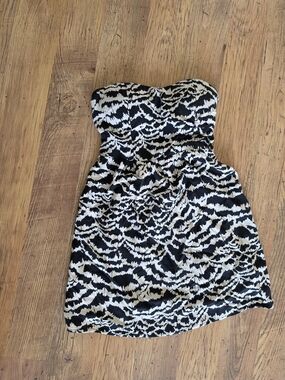 ✨️Strapless Black and White Printed Mini Dress✨️